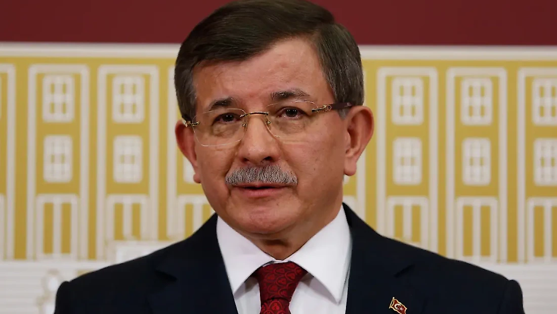 Ahmet Davutoğlu’ndan Siyaseti Bırakma Kararı: Gelecek Partisi Faaliyetlerini Sonlandırıyor