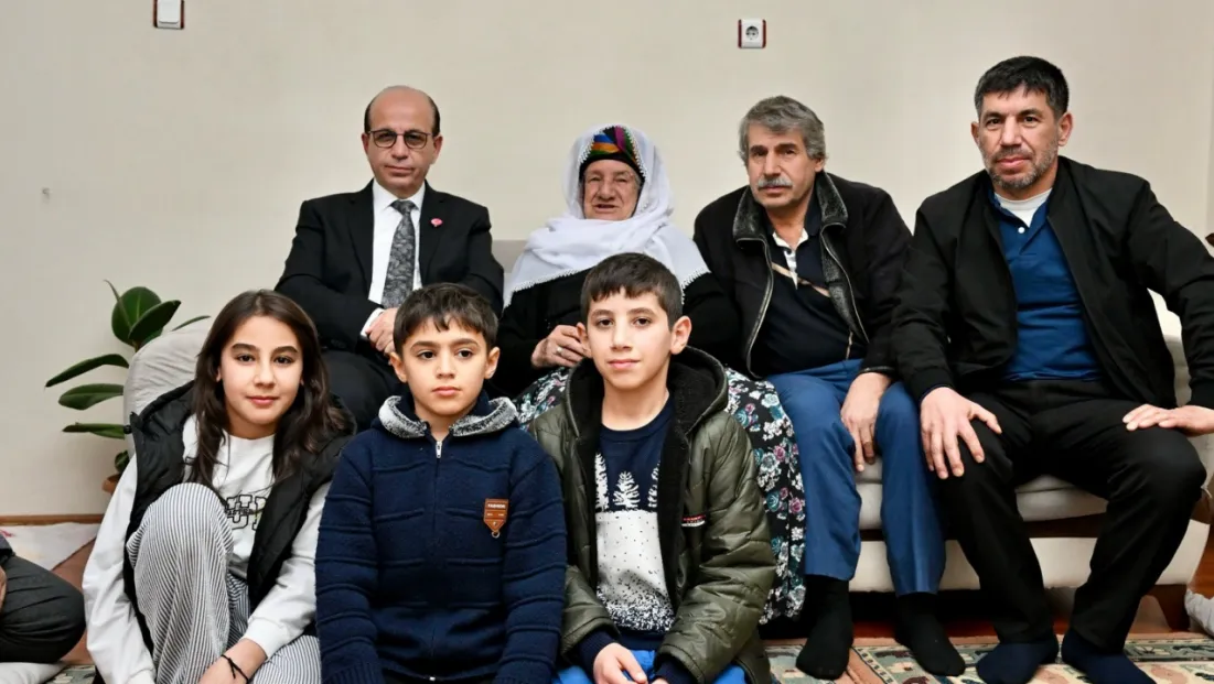 Başkan Geçit’ten Dört Kuşağın Bir Arada Yaşadığı Aileye Ziyaret!