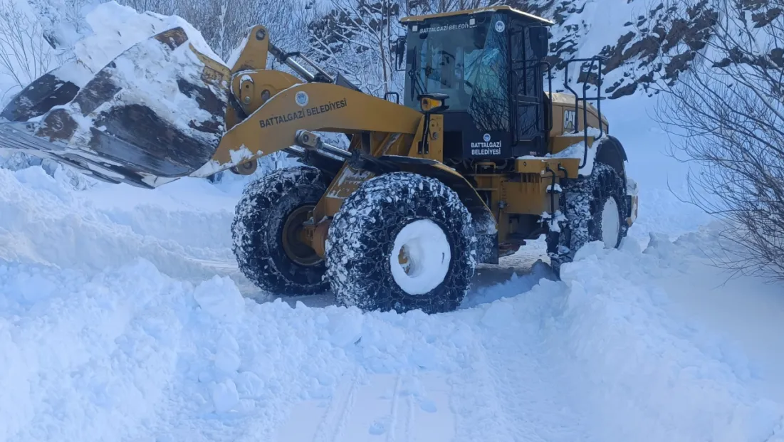 Battalgazi Belediyesi’nden Kırsalda Yoğun Kar Mesaisi