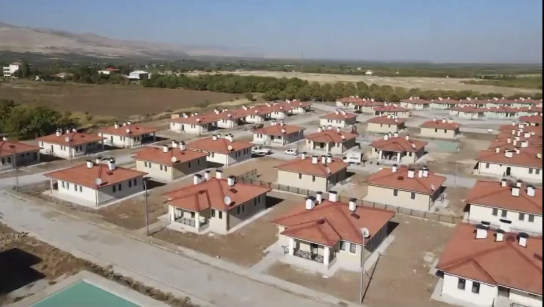 Deprem Sonrası Yeniden İmar: Akçadağ ve Şahnahan’da Konutlar Vatandaşa Ulaştırılıyor