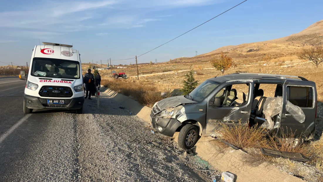 Direksiyon Hakimiyetini Kaybeden Sürücü Kaza Yaptı