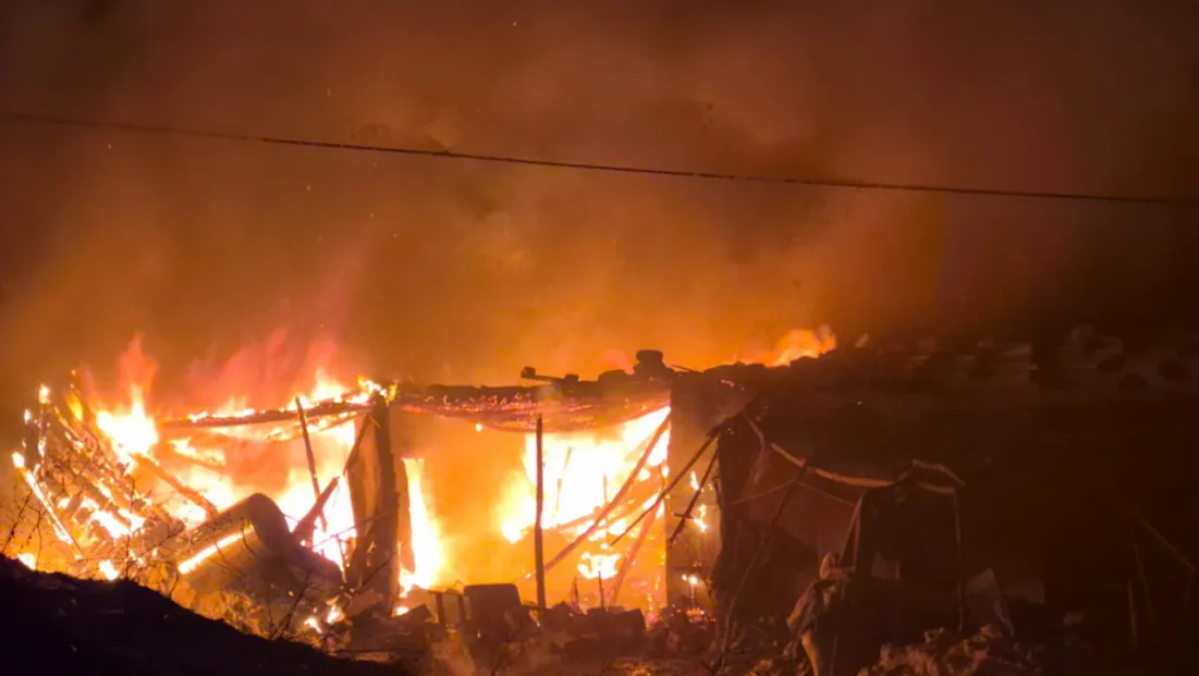 Hekimhan’da Yangın Felaketi: Ev, Traktör ve Tarım Aletleri Zarar Gördü