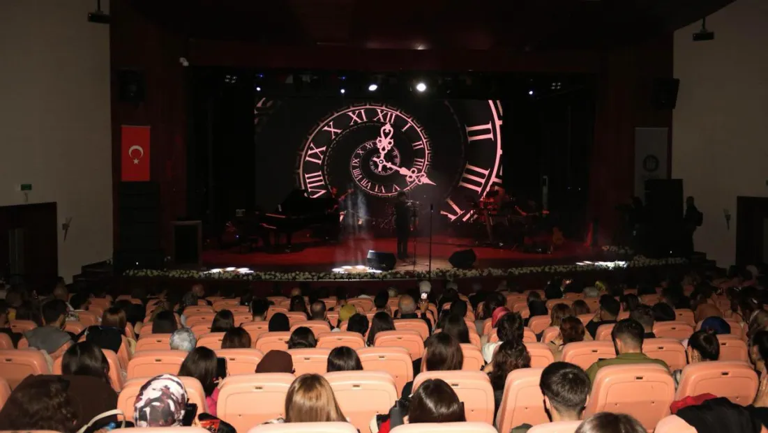 İnönü Üniversitesi'nde Müzik Ziyafeti: Solo Keman Konseri İlgi Gördü