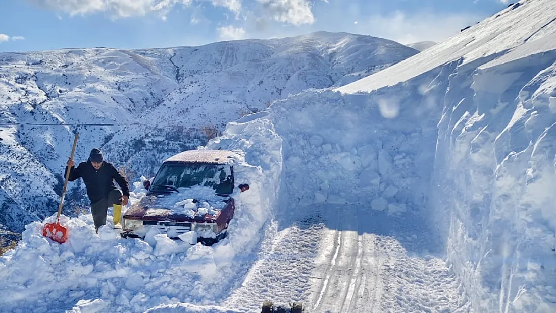 Kar ve Tipi Hayatı Durdurdu: Kale’de Mahsur Kalan Araç Kurtarıldı
