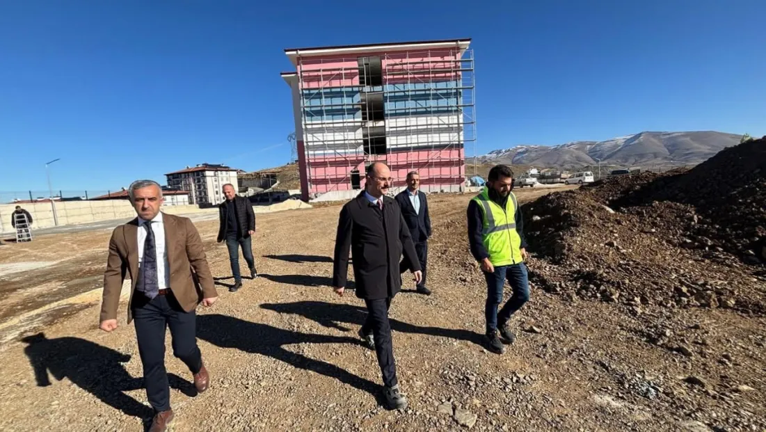 Kaymakam Sungur TOKİ’deki okul inşaatlarını inceledi