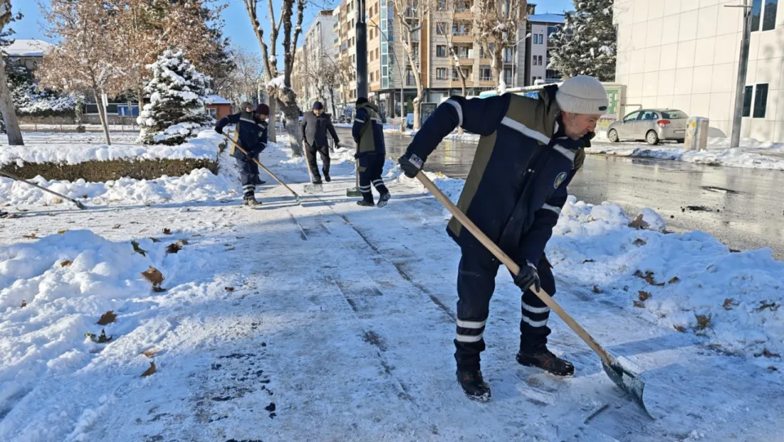 Malatya’da Karla Mücadele Seferberliği Aralıksız Devam Ediyor