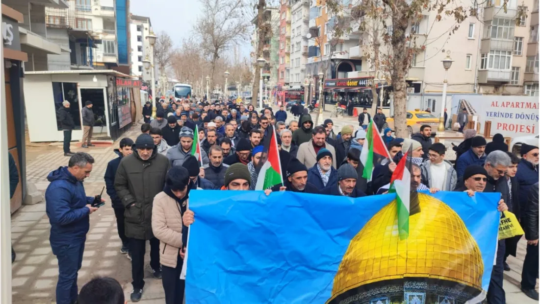 Malatya’da Kudüs İçin Yürüyüş: Yüzlerce Kişi Mescid-i Aksa’ya Destek İçin Bir Araya Geldi