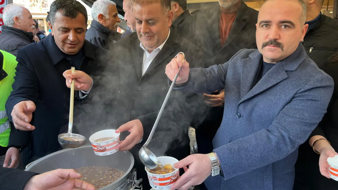 Malatya’da Miraç Kandili Bereketi: Ülkü Ocakları’ndan Vatandaşlara Aşure