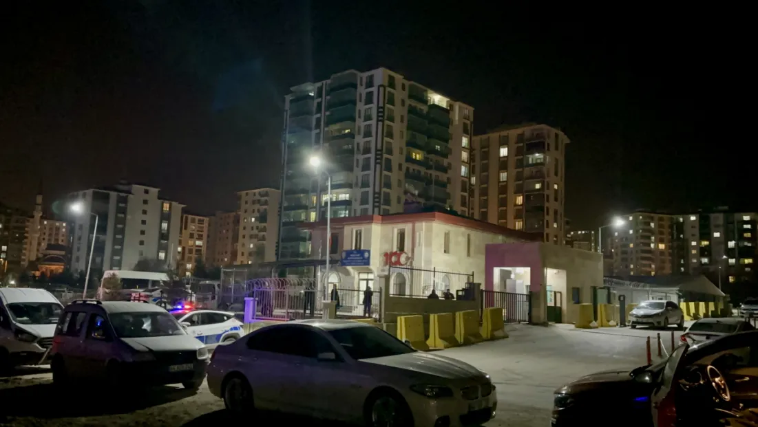 Silahlı saldırı sonrası karakol önünde kan aktı: 2 kişi bıçaklandı