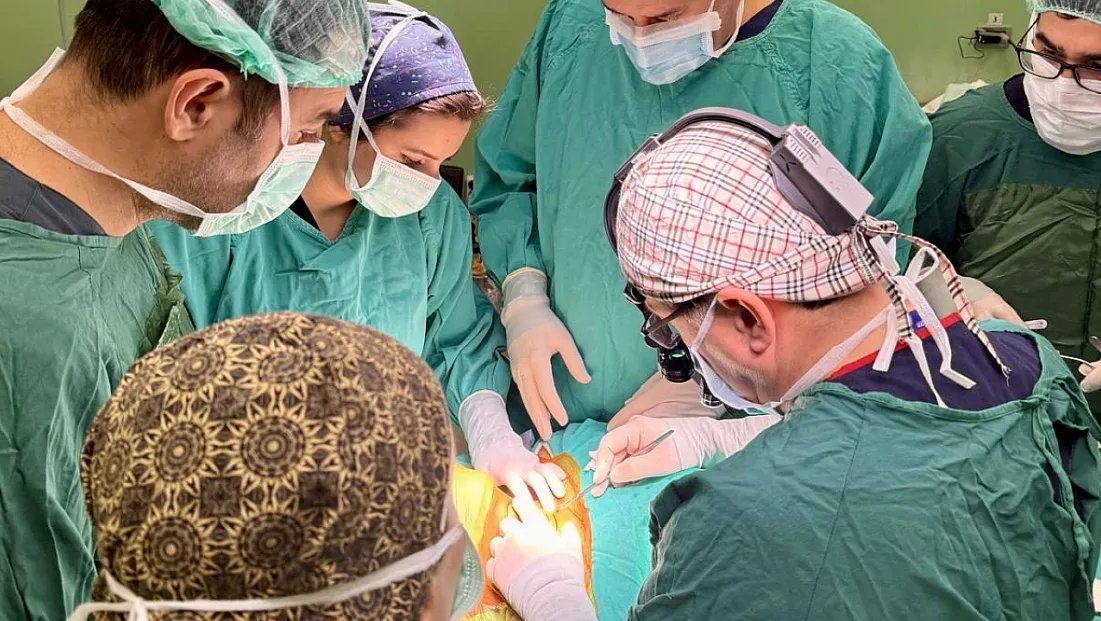 Turgut Özal Tıp Merkezi’nde Ses Telleri Korunarak Nefes Borusu Yeniden Birleştirildi