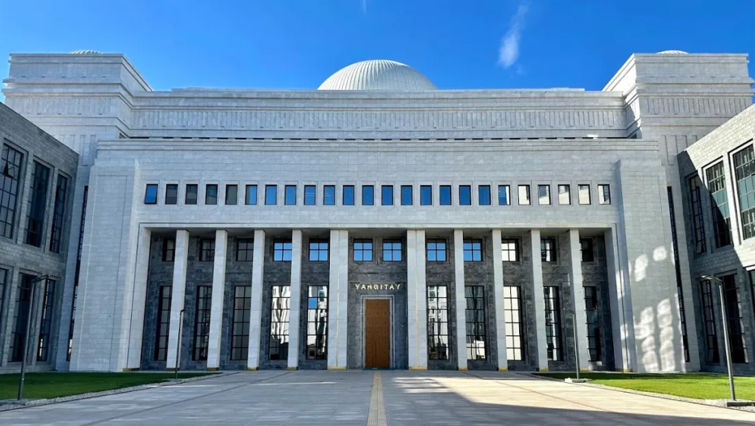 Yargıtay’dan emsal karar: Komşunun balkonuna halı silkeleyen hapis cezası alacak