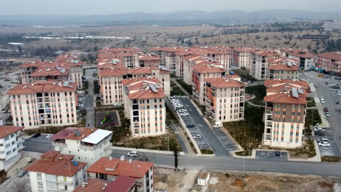 Yeşilevler Sitesi Yeniden İnşa Edildi, Hak Sahiplerine Teslim Edildi