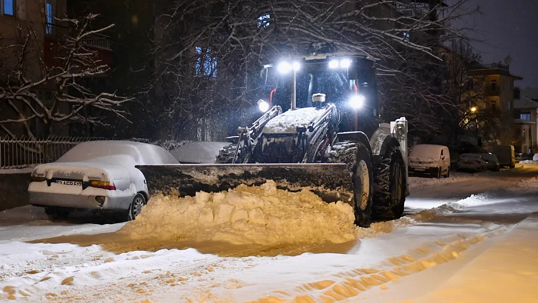 Yeşilyurt Belediyesi’nden 7/24 Kar Mesaisi
