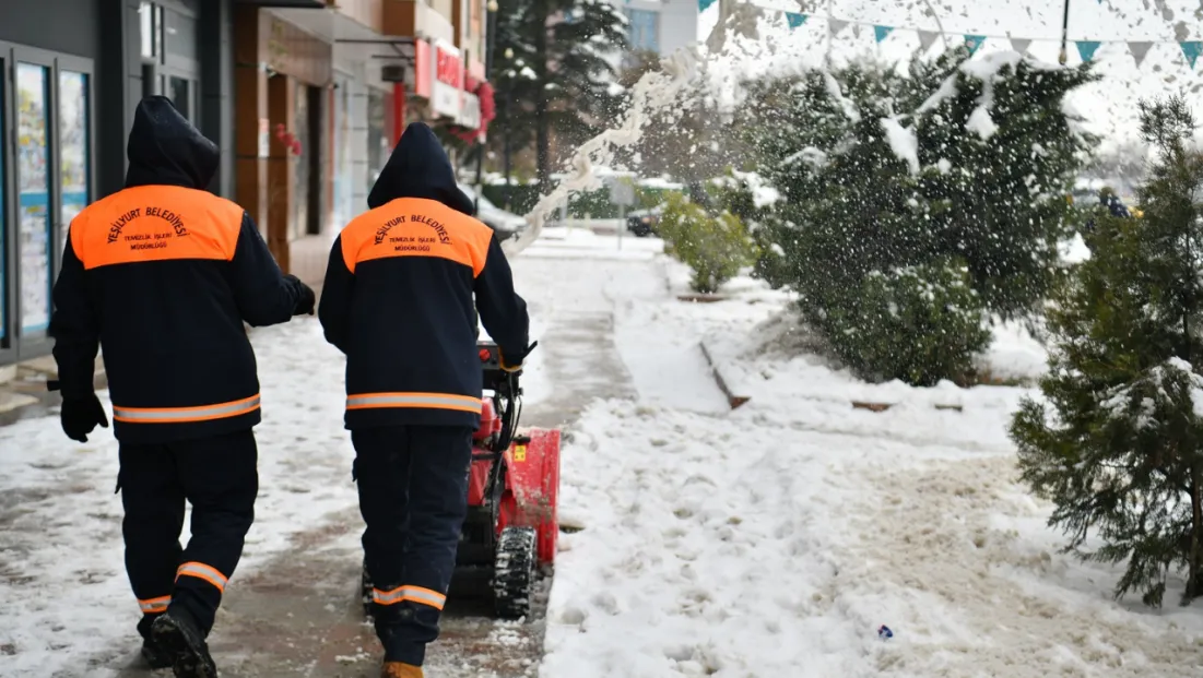 Yeşilyurt Belediyesi’nden Karda Kesintisiz Hizmet