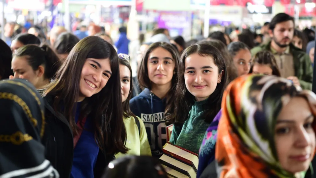 10. Malatya Anadolu Kitap Ve Kültür Fuarı'na Okurların İlgisi Yoğun