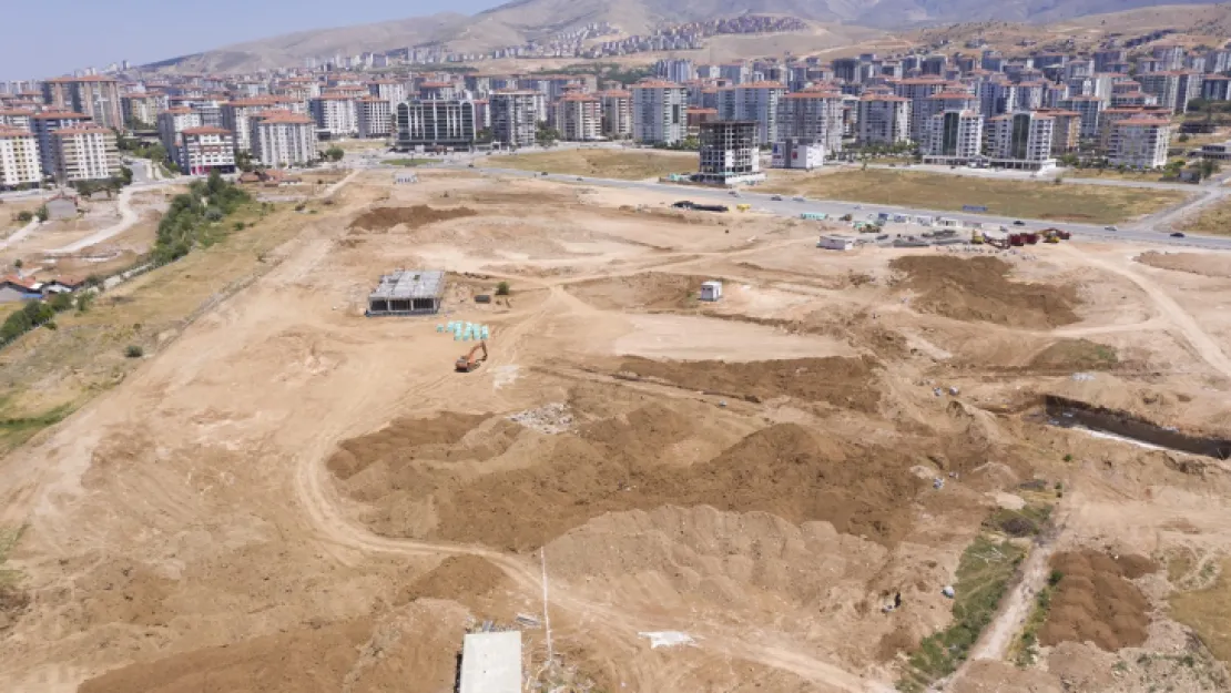 100. Yıl Kent Parkı'nda çalışmalar yoğun bir şekilde devam ediyor