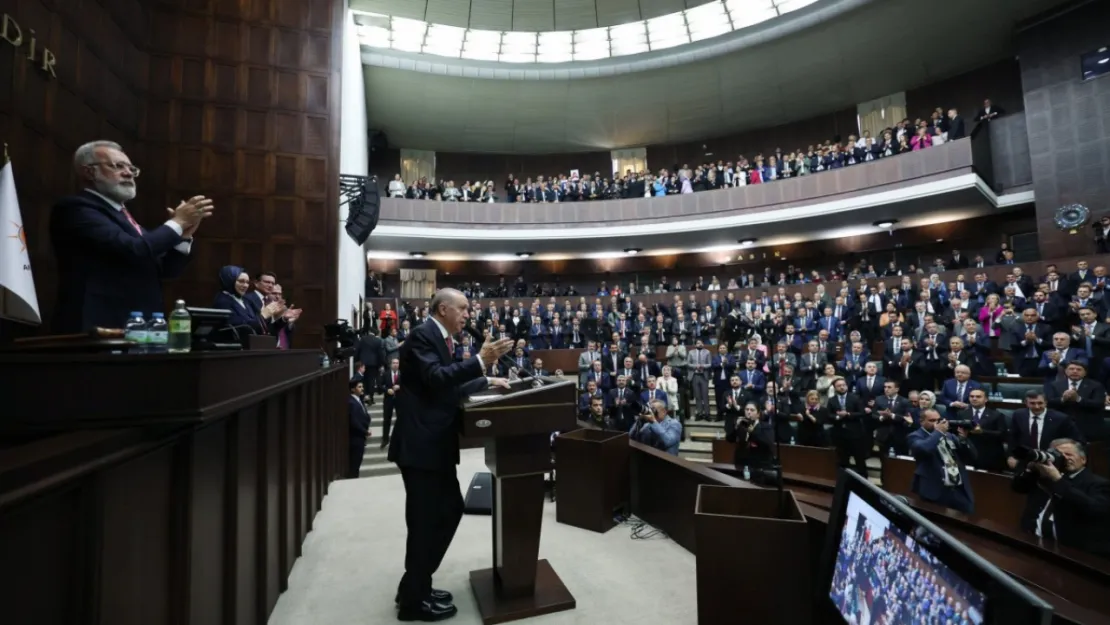 13 Belediye Başkanı AK Parti'ye geçti: Cumhurbaşkanı Erdoğan rozet taktı