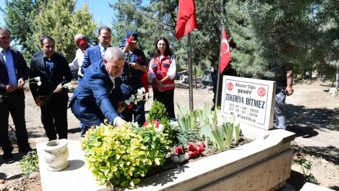 15 Temmuz Şehidi Zekeriya Bitmez, Dilek'te ki Mezarı Başında Dularla Yâd Edildİ