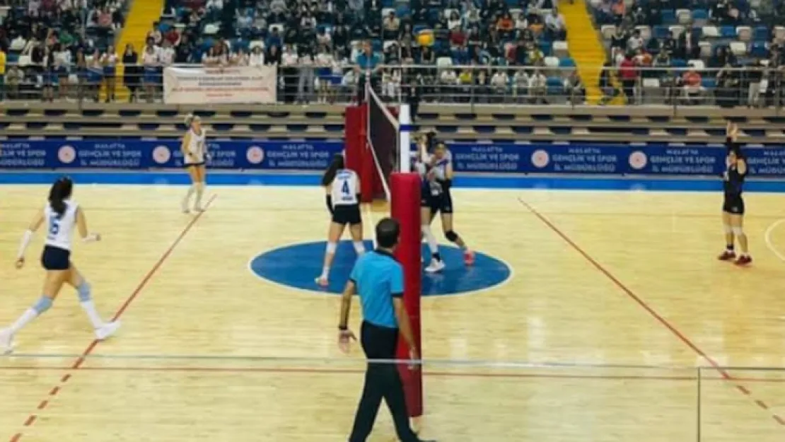 2 Lig Voleybol Ligi'nde Vali Galip Demirel 3 Hakkarispor 0