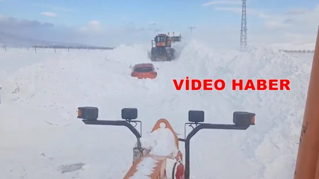 2 Metreyi Aşan Karda Mahsur Kalan Araçlar Kurtarıldı