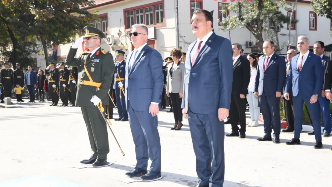 29 Ekim Cumhuriyet Bayramı Kutlamaları Çelenk Sunma Töreni İle Başladı