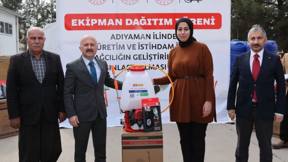 Adıyaman'da çiftçilere Motorlu Sırt Pülverizatörü ve Budama Makası dağıtıldı