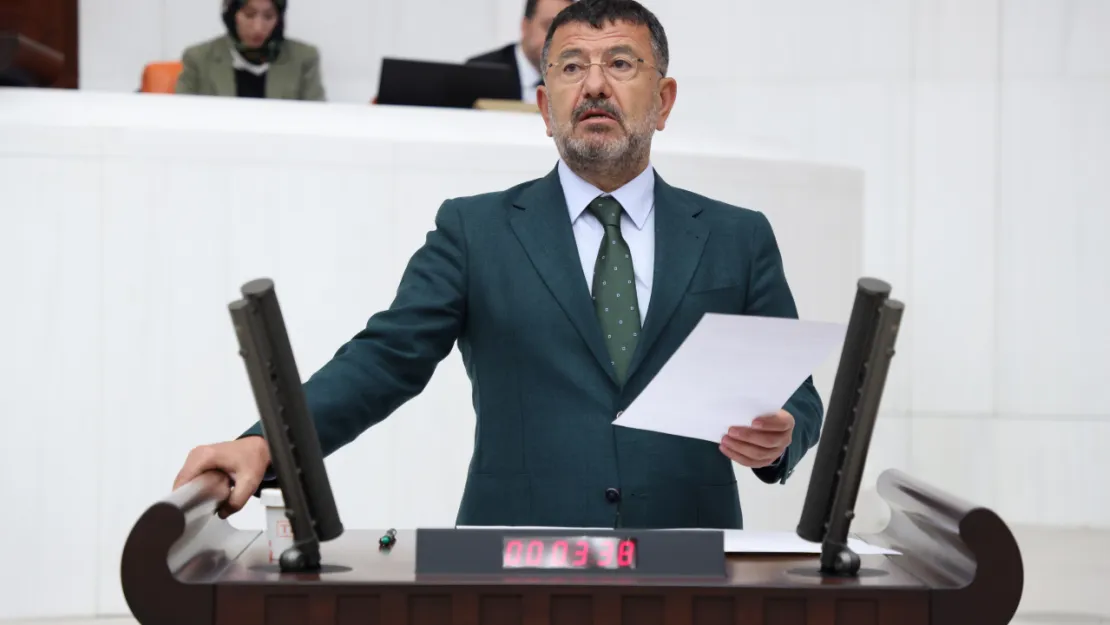 Ağbaba AK Parti dönemi eğitim politikalarını sert sözlerle eleştirdi