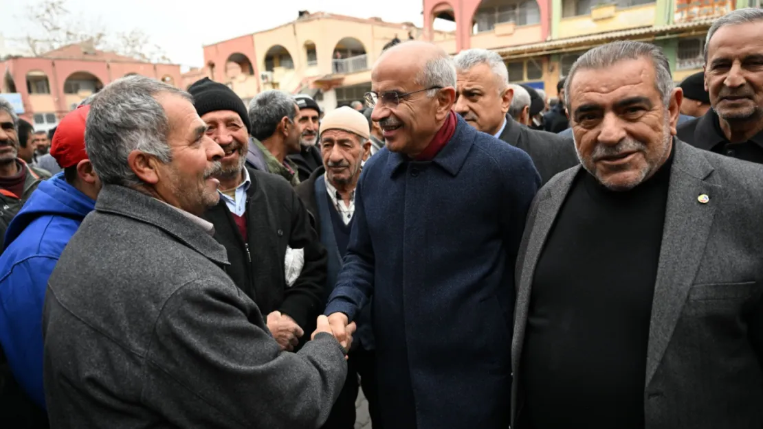 AK Parti Büyükşehir Adayı Sami Er'den Şire Pazarı ve Canlı Hayvan Pazarını Ziyaret Etti