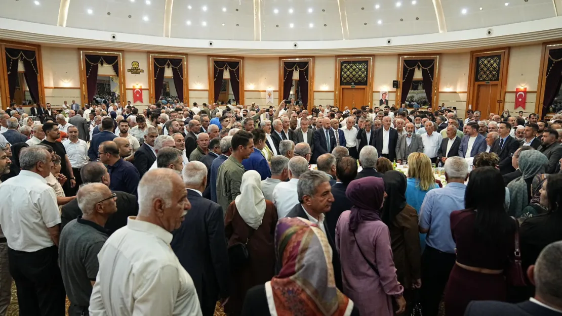 AK Parti Malatya İl Başkanlığı'nın Geleneksel Bayramlaşma Programına Yoğun Katılım