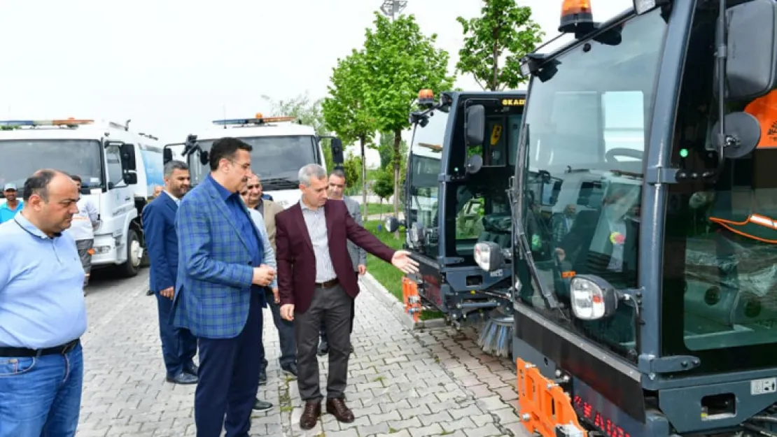 Ak Parti Mkyk Üyesi Ve Milletvekili Bülent Tufenkci, Yeşilyurt Belediyesi Temizlik İşler Müdürlüğünü Ziyaret Etti