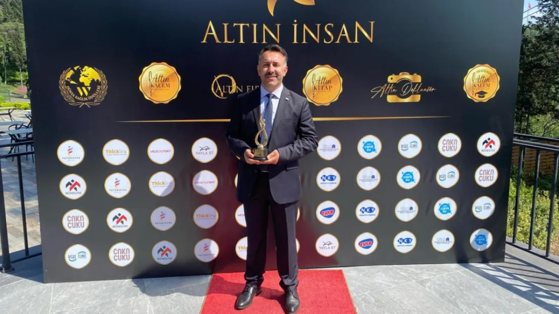 'Akademik Altın Kalem' Ödülünün Sahibi Prof. Dr. Cihat Yaşaroğlu Oldu