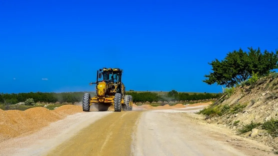 Akçadağ'da 5 Metre Genişliğindeki Grup Yolu 12 Metre Genişliğine Çıkarıldı