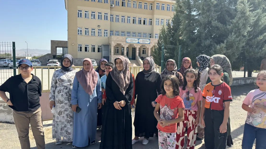 Alişar Mahallesi Velilerinden Taşımalı Eğitim Kararına Protesto