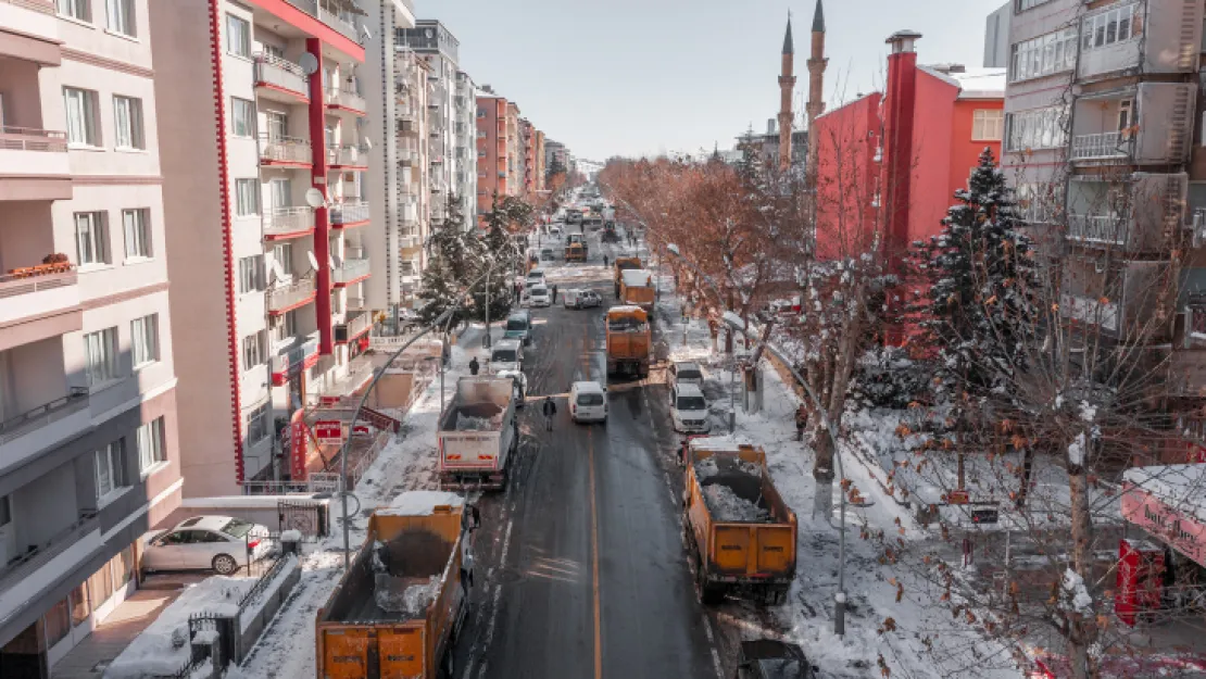 Ana Arterlerde Kar Kaldırma Çalışmaları Devam Ediyor