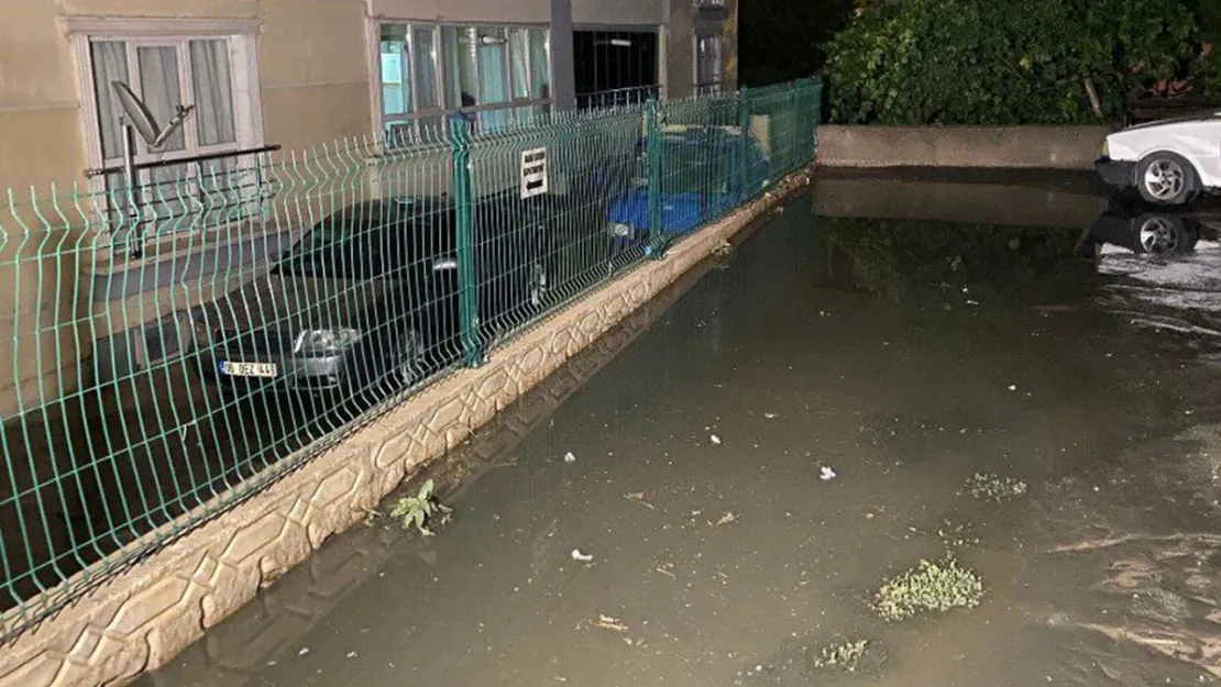 Ankara'da sağanak yaşamı felç etti