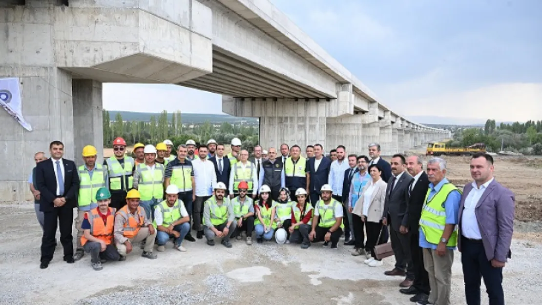 Ankara-İzmir Hızlı Tren Hattı 2027'de Hizmete Girecek