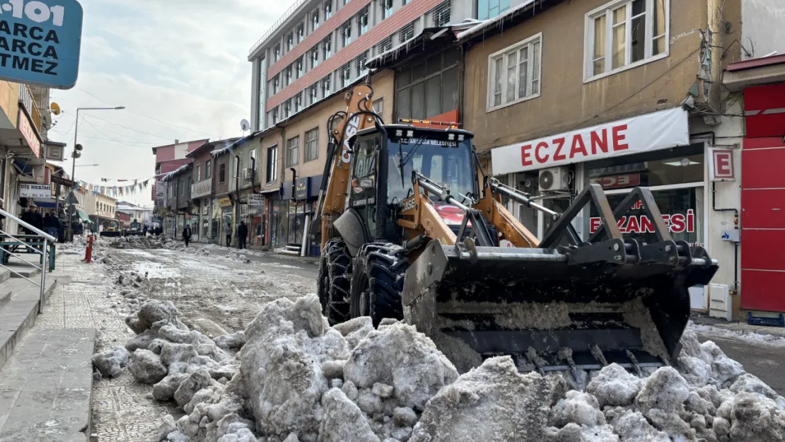 Arapgir Belediyesi, Kar Temizleme Çalışmalarını Sürdürüyor