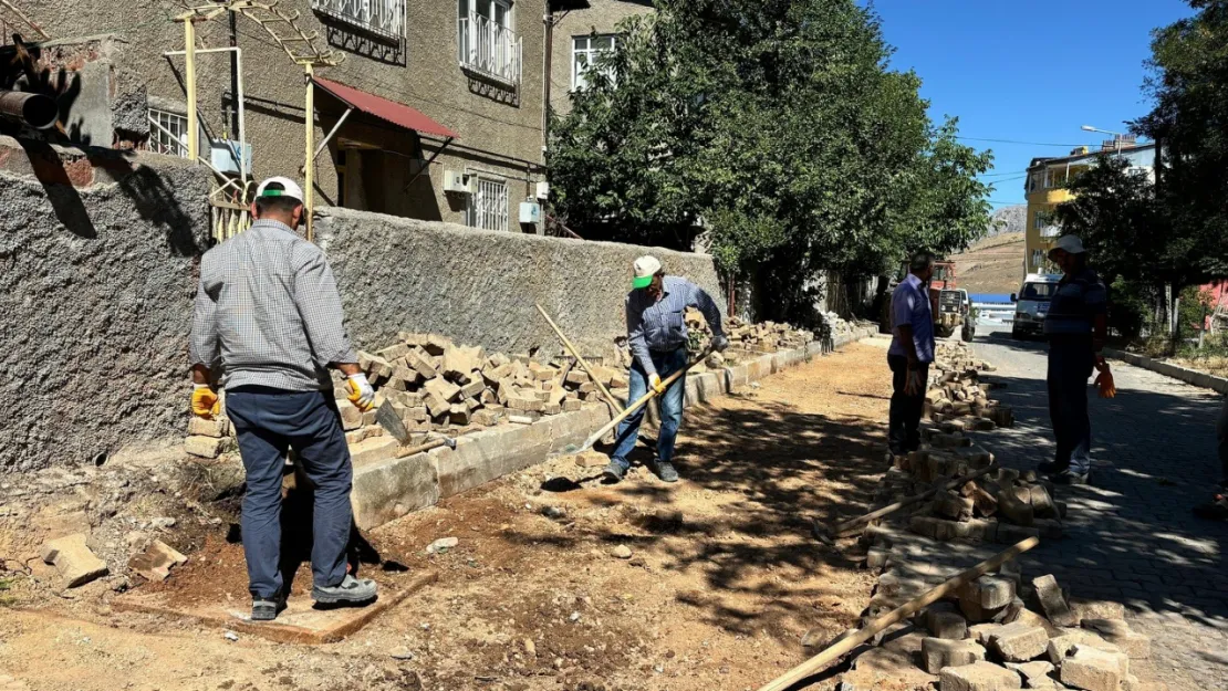 Arapgir'de Kilit Parke Onarım Çalışmaları Sürüyor