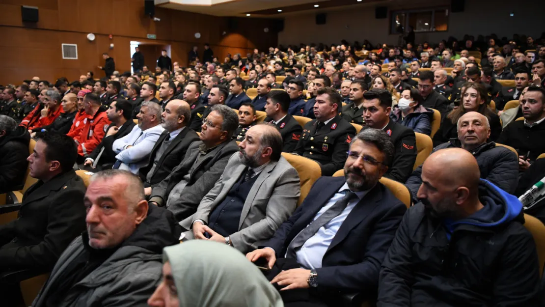 Asrın Felaketinin Etkileri ve Olası Depremlerin Sonuçları Konferansta Değerlendirildi