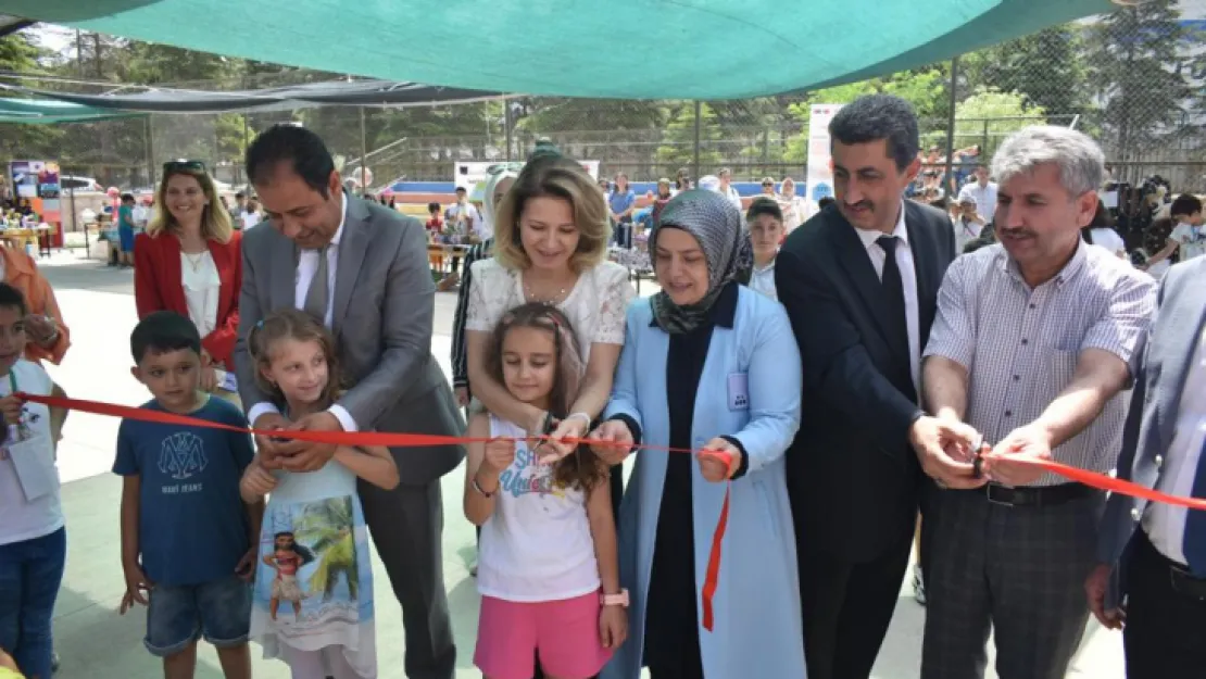 Atık Malzemelerden Ürün Tasarımı Sergisi Açıldı