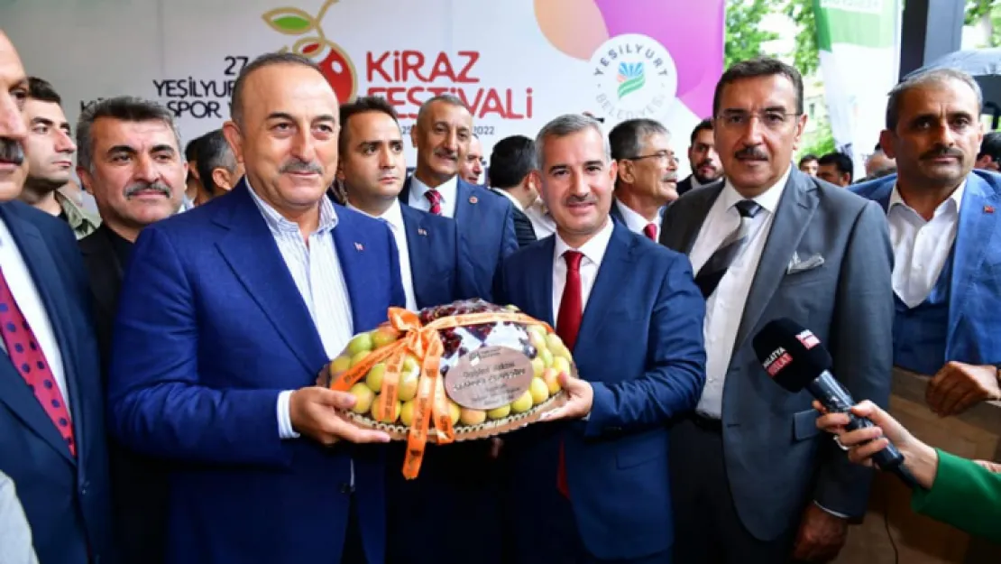 Bakan Çavuşoğlu,'Kiraz Festivali Hâyırlı Uğurlu Olsun'