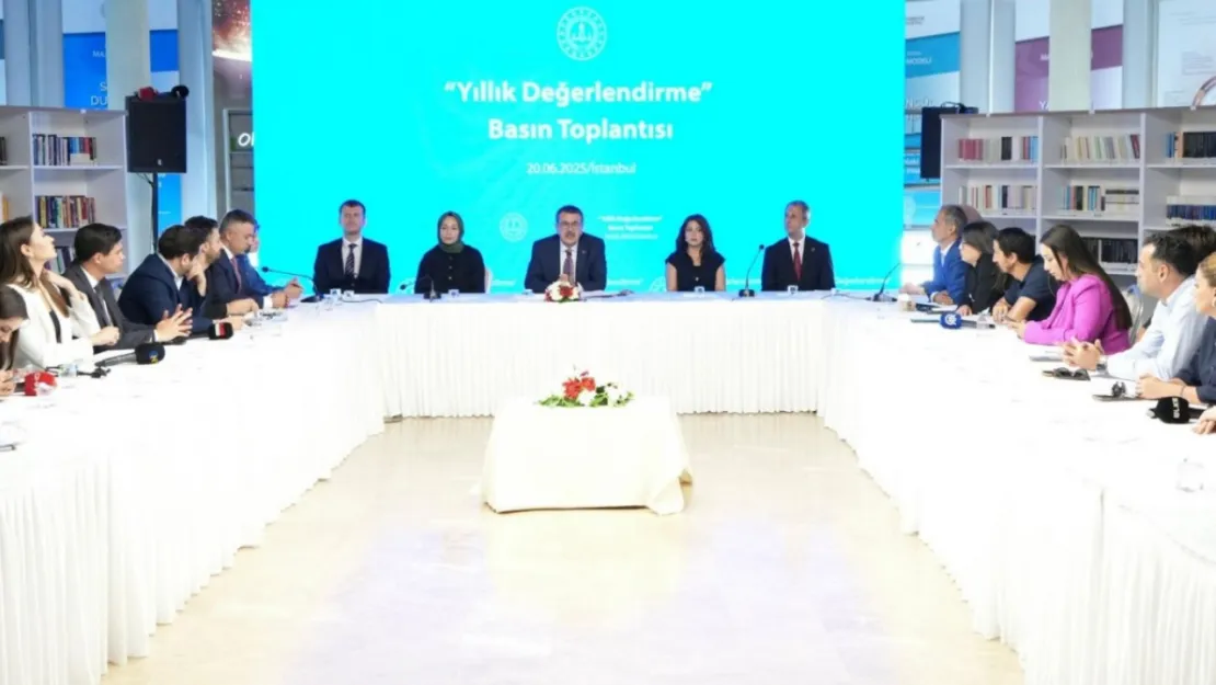 Bakan Tekin: 'Müfredat canlı ve dinamik olacak, forma uygulamasına geri dönüyoruz'