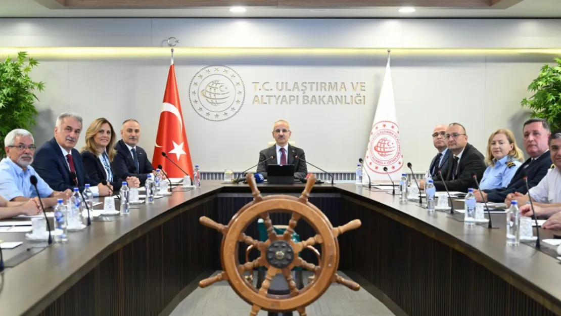 Bakan Uraloğlu: Türkiye'de aktif 140 bin 138 gemi insanı bulunuyor