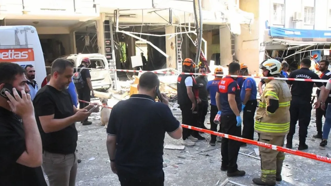 Bakanlar Tunç ve Işıkhan'dan İzmir'deki patlamaya ilişkin açıklama