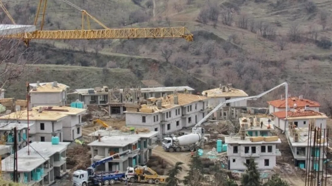 Başkan Bay, Kaymakam Demirkol İle İlçeye Yapilan Toki Konutlarini İnceledi