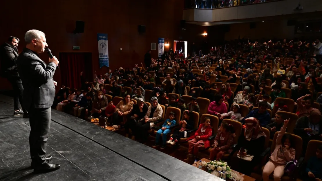 'Başkan Çınar'dan Öğrencilere 'Ara Tatil Hediyesi'