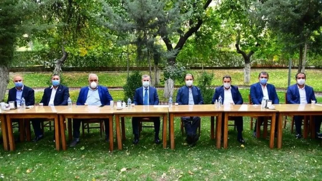 Başkan Çınar, Esnaflarla 'İstişare Ve Değerlendirme' Toplantısında Buluştu