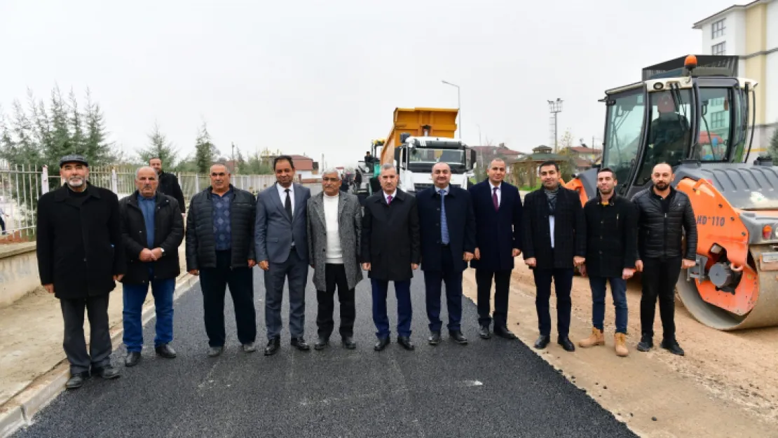 Başkan Çınar, Hoca Ahmet Yesevi Mahallesindeki Yol Yenileme Çalışmalarını İnceledi