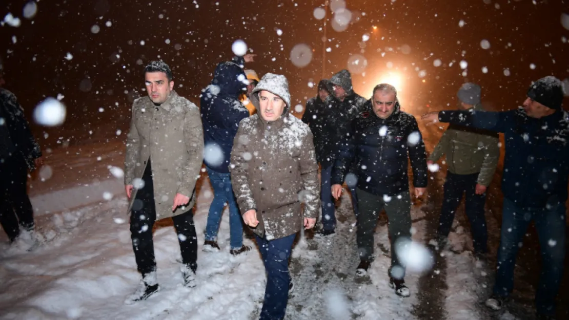 Başkan Çınar Kar Temizleme Çalışmalarını İnceledi, Çağrı Merkezine Gelen Taleplere Yanıt Verdi