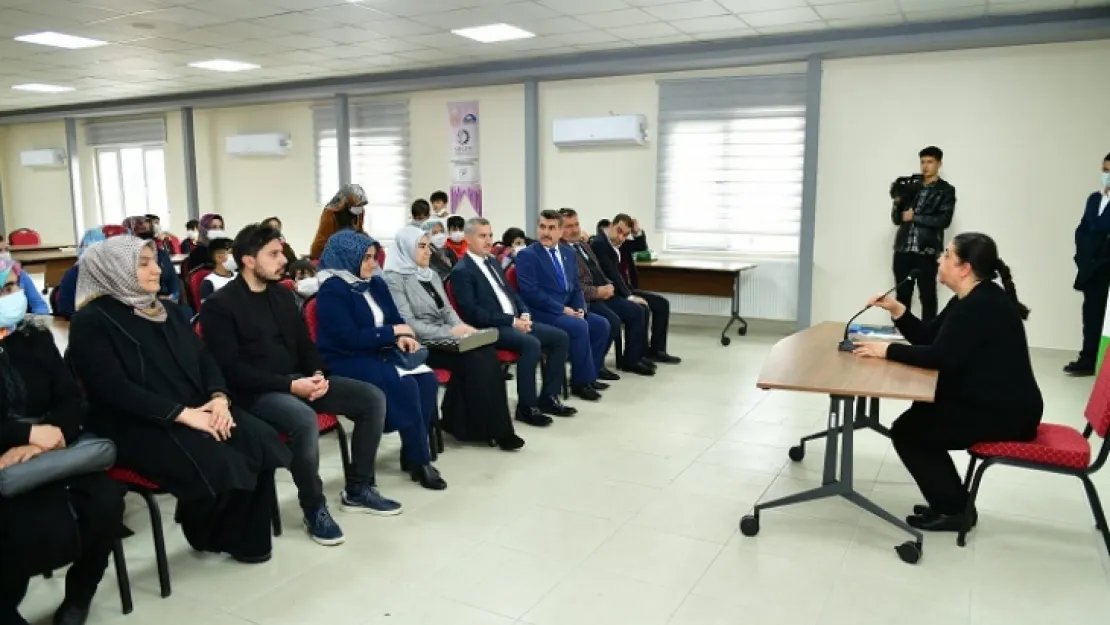 Başkan Çınar, Kiltepe Mahallesindeki Anadolu İrfanı Seminerine Katıldı